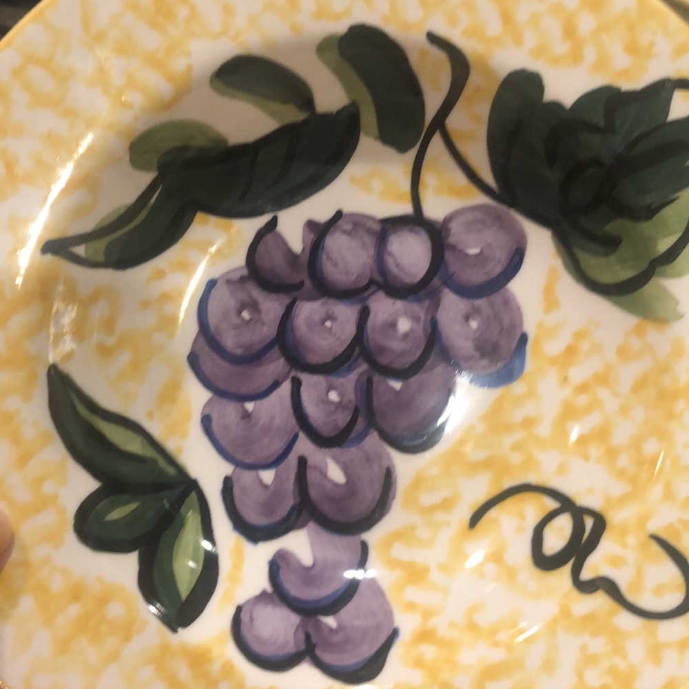 Set of 4 gorgeous yellow grape bowls 🍇 - Picture 3 of 4